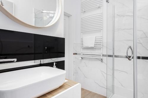 Apartments Warsaw Pawia by Renters - image 11