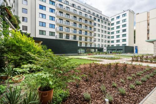 Luxury apartment with free garage and balcony in the center - image 3