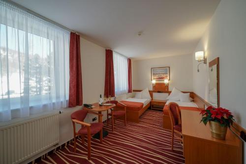 Classic Junior Suite with Mountain View