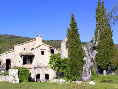 Holiday Home Abbaye Saint-May gîte à louer Montréal-les-Sources