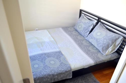 2 bedrooms, 3 beds