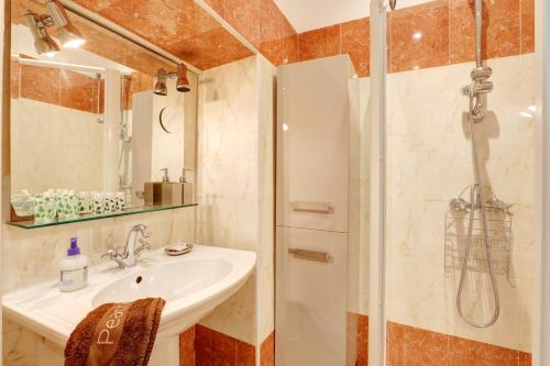 FONTAINE - CHARMING PROVENCAL Clim 6 GUEST OLD TOWN NICE - image 9