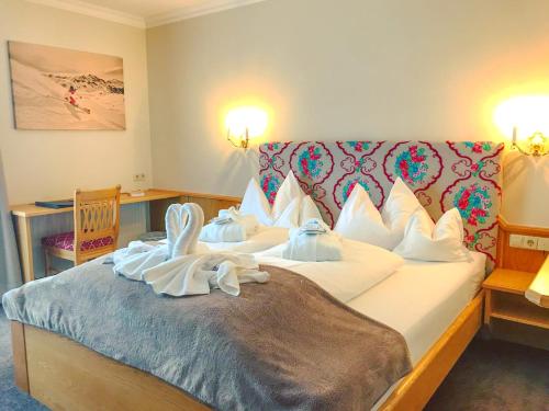 Deluxe Double Room (2 Adults + 1 Child)