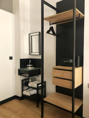 2 twin beds, 2 sofa beds