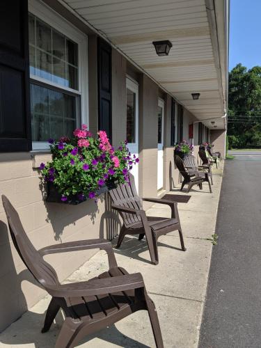 Clarence Inn Extended Stay - 출입구