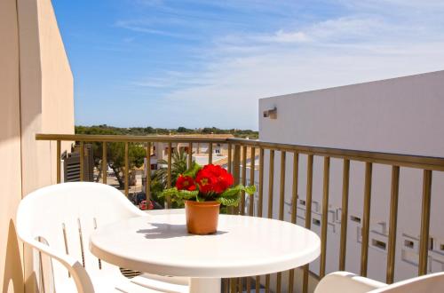 شرفة/ تراس, Marblau Mallorca in كالا سانتانيي