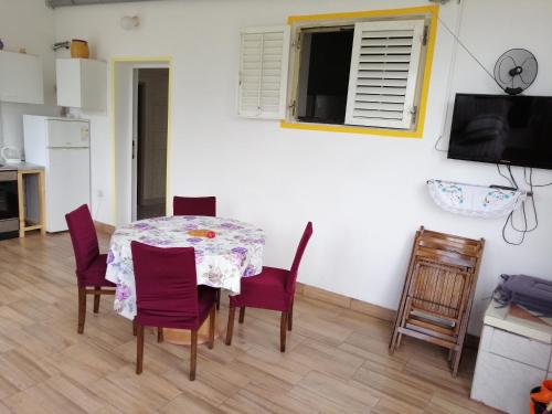  Apartmani Ugrinić in Tkon