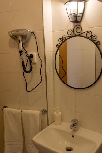 Quadruple Room image 4
