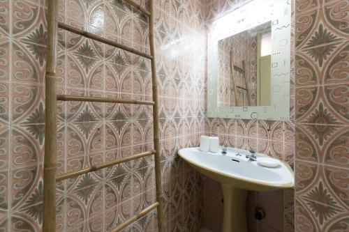 LovelyStay - Genuine Bonfim Balcony Flat - image 5