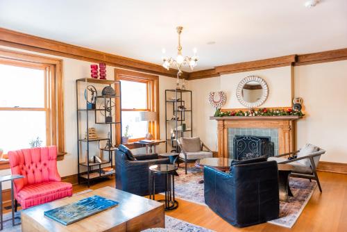 Inn at 835 Boutique Hotel in Springfield, USA