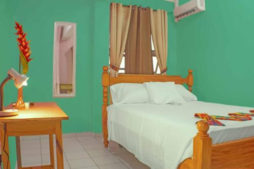 La Flamboyant Hotel Ideally located in the Roseau area, La Flamboyant Hotel promises a relaxing and wonderful visit. The property offers a wide range of amenities and perks to ensure you have a great time. Facilities lik