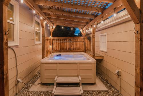Italian Style In Old Town With Private Hot Tub - Fort Collins, CO