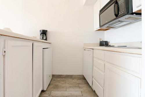 Newly Listed Seaside Retreat with 2 Pools - image 9