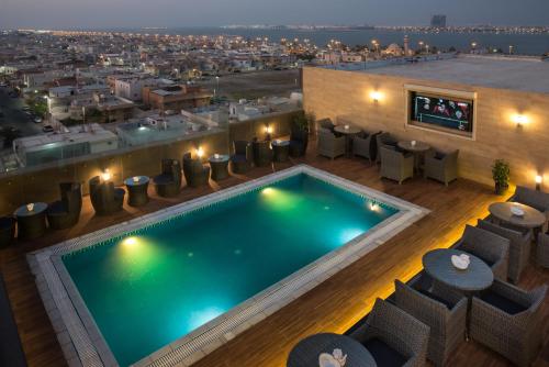 Swimming pool, Naviti Warwick Dammam in Dammam