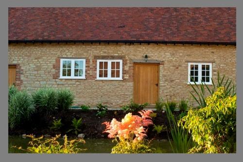 Court Farm Barns - Accommodation - Warborough