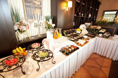 HostGost at Skadarlija square - image 6