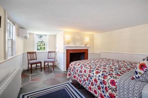 Olde New House - image 7