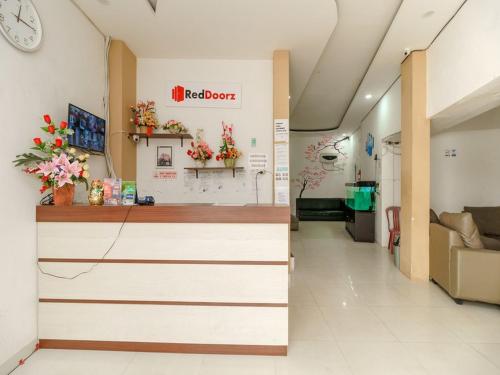 B&B Palembang - RedDoorz near Palembang Trade Center - Bed and Breakfast Palembang