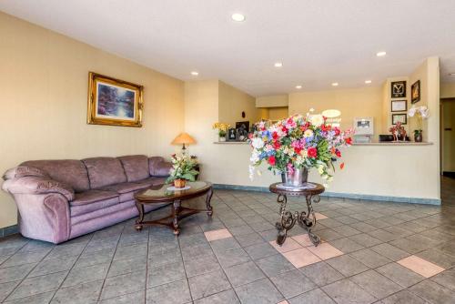 Econo Lodge Airport/Colorado Springs - image 11