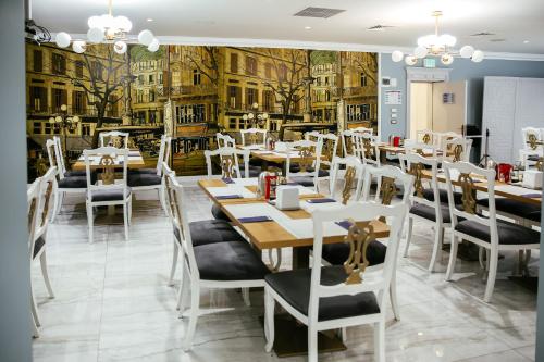Royal Classic Hotel - image 10