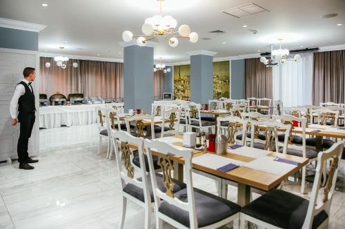 Royal Classic Hotel - image 12