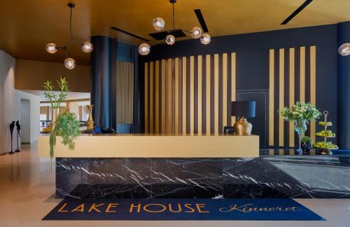 Front desk [24-hour]