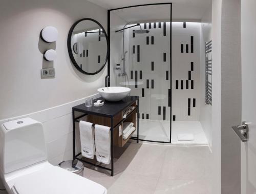 ICON Embassy by Petit Palace - image 5