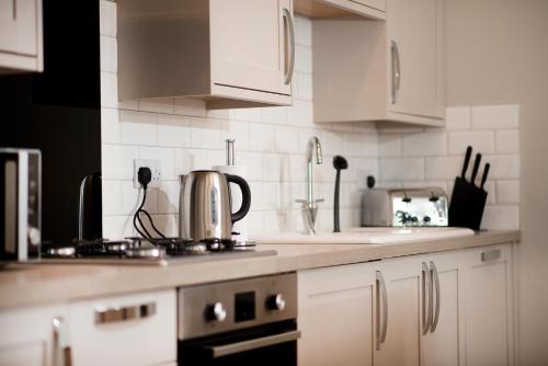 Spacious 3 Bedroom Apartment in Hereford House - image 3