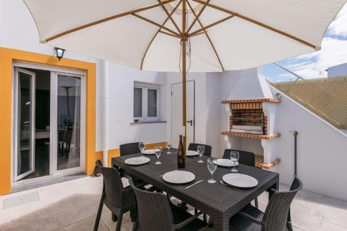  LovelyStay - Sweet Escape I - Terrace in Quarteira