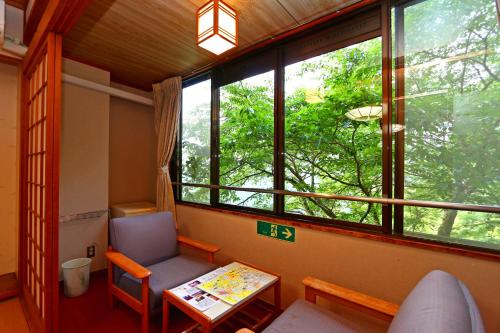 room detail thumbnail 2