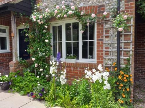 3 bedroom Cottage close to Goodwood Nr Chichester