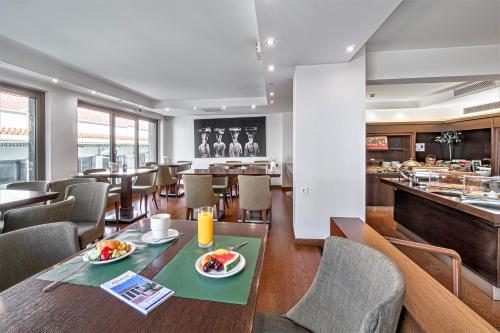 Plaka Hotel - image 6