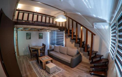 2 twin beds, 1 sofa bed
