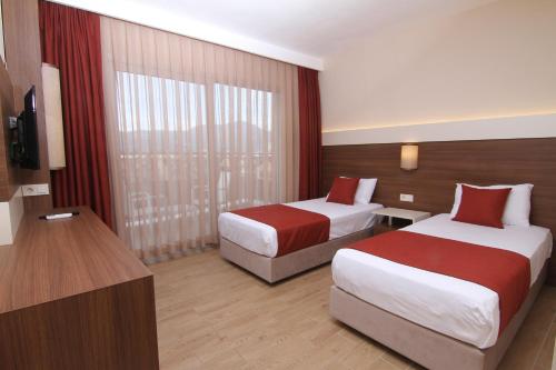 Triple room, city view