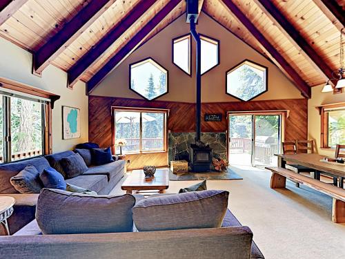 New Listing! Tahoe Retreat With Amazing Locale Home - image 5