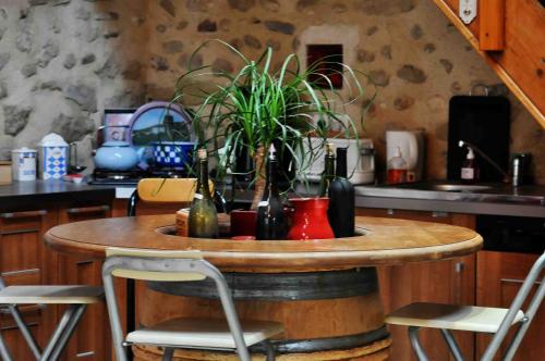 Kitchen, Chambres d'hotes Les 7 Semaines in Chantemerle-les-Bles