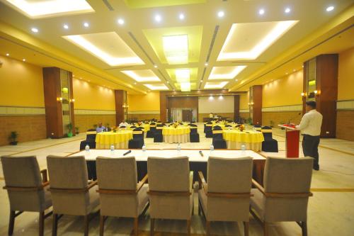 Pipul Padmaja Premium Hotel