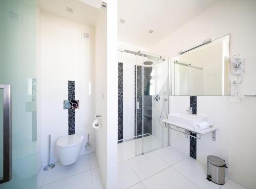 Luxurious Woodrow Wilson apt in Prague centre - image 11