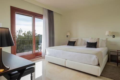 Family Room with Garden View