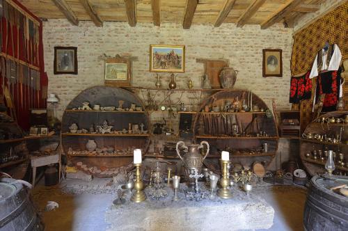 Pivnice Radosavljević - Ljubina pivnica (Pivnice Radosavljevic - Ljubina pivnica) in Rogljevo