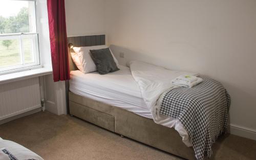 Guestroom, Brathay Hall - Brathay Trust in Clappersgate
