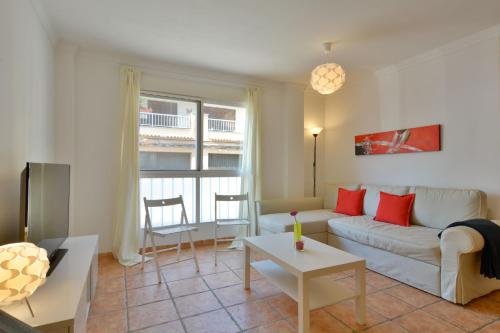 28 Townhouse 200mts from sea/beach - image 2