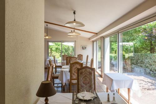 LES PLATANES Hotel de charme Saint-Hilaire-du-Bois