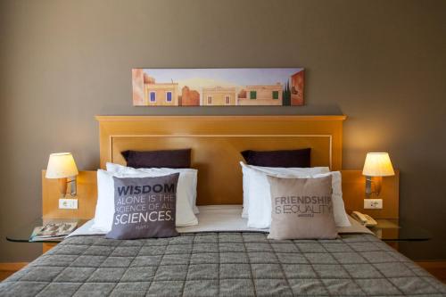 Plaka Hotel - image 8