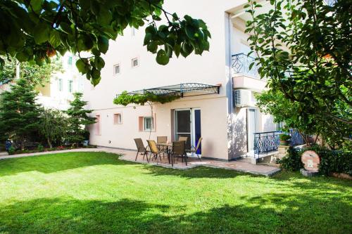  Garden House near the sea in Kavala