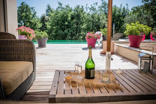 Sous les oliviers - Piscine chauffée à débordement- Studios climatisés