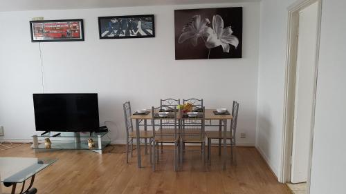 Beutiful Holiday Apartment In London, , London