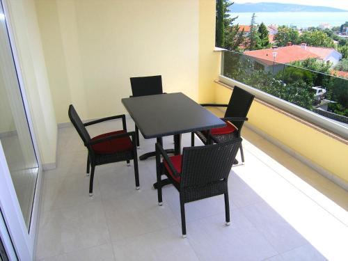 One-Bedroom Apartment image 9