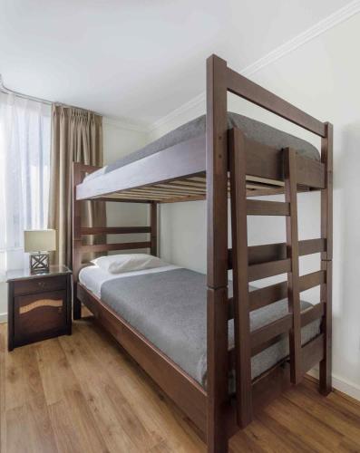 2 bedrooms, 4 beds