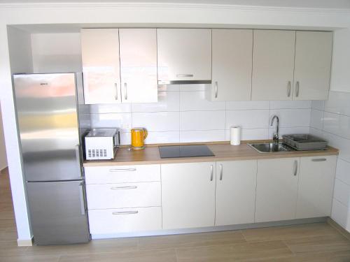 One-Bedroom Apartment image 5